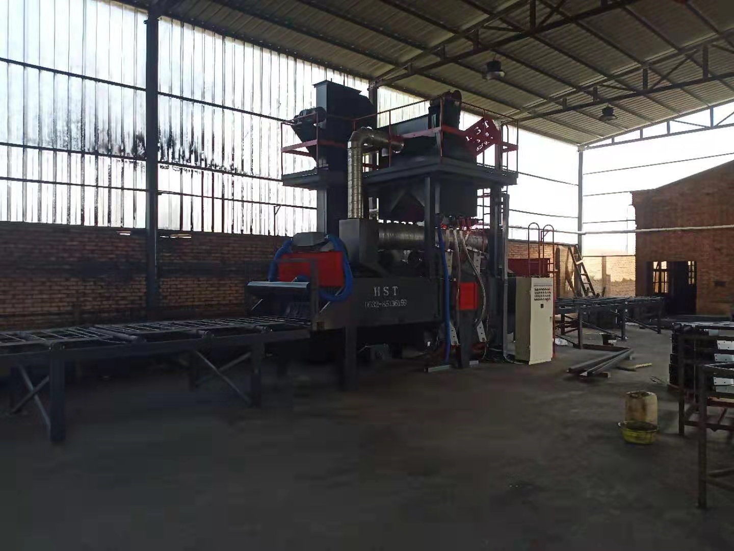 学校课桌椅翻新必看！打砂除锈机怎么选效果好