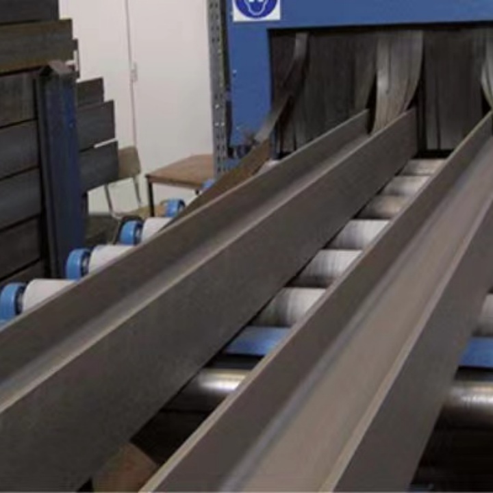 汽车大梁打砂除锈机_大梁除锈砂汽车机打磨视频_除锈打砂机图片