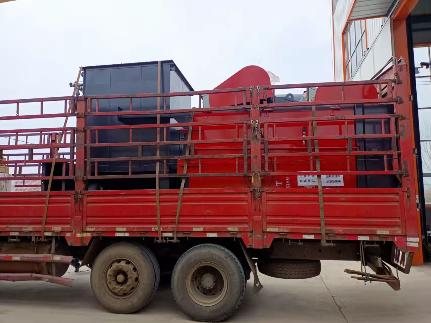 打砂机价格_打砂机_学生课桌椅打砂除锈机