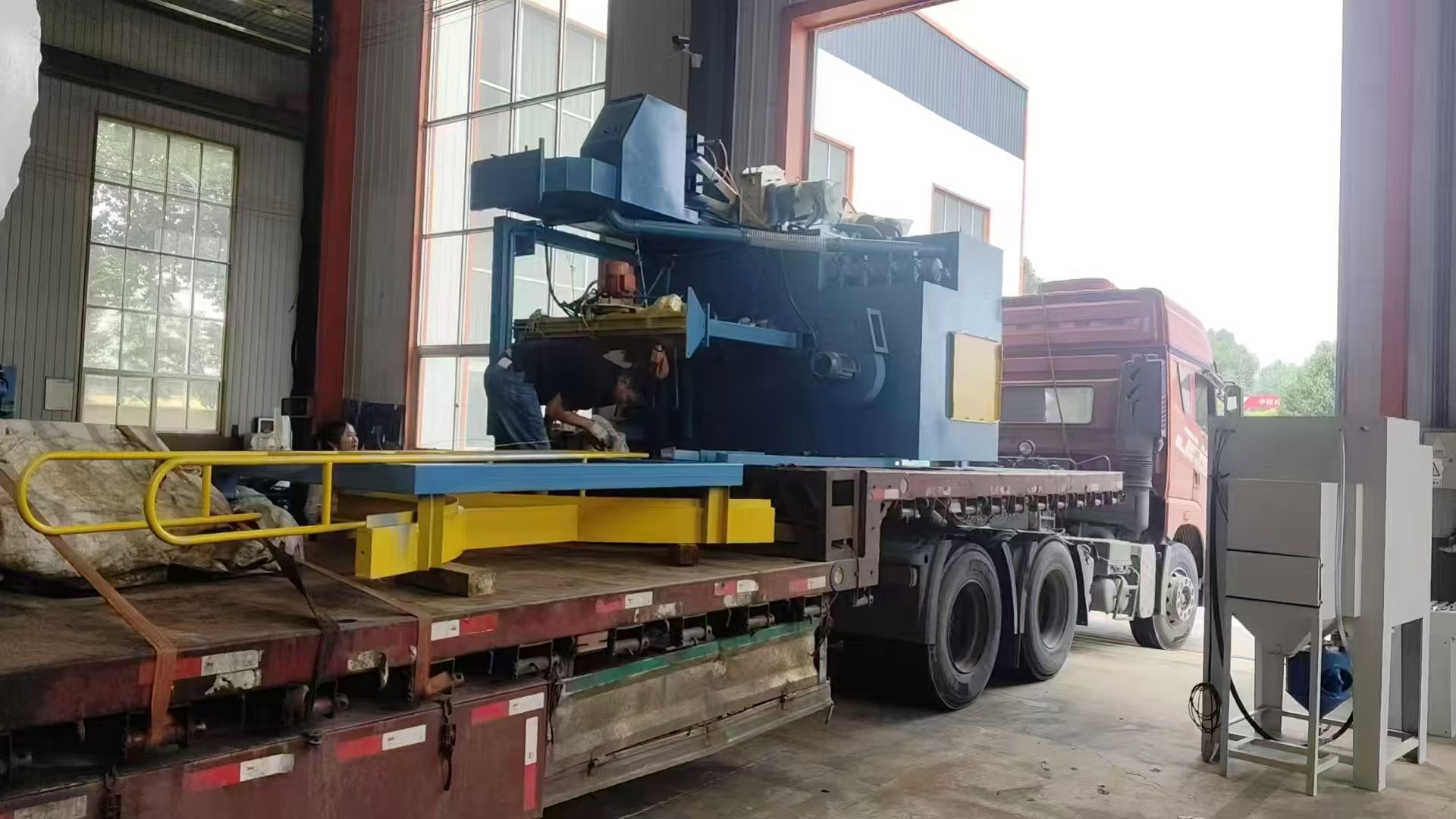 青岛华盛泰 Q3710 吊钩式抛丸机整装发货宁波钢结构加工企业